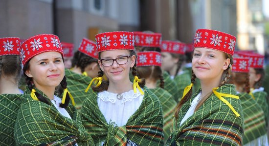 Эксперты: на эстраде в Межапарке было в два раза больше людей, чем рекомендуется