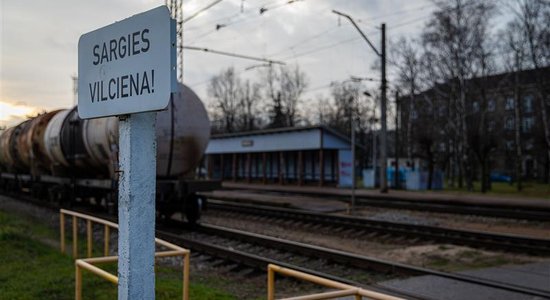 В пунктах мобильности на ряде ж/д станций в Риге оборудуют автостоянки и велопарковки