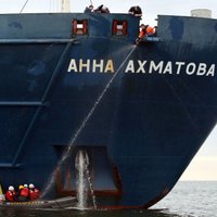 Активисты Greenpeace продолжают мешать "Газпрому" в Арктике