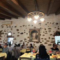 Saulainās Sardīnijas garša: pieredzes stāsts par sardu virtuves īpatnībām un vēderprieku tradīcijām
