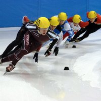 Latvijas šorttrekisti nesasniedz olimpisko atlases sacensību ceturtdaļfinālu 500 un 1500 metru distancē