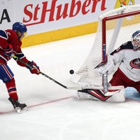 Merzļikins NHL atvaira 30 metienus 'Blue Jackets' uzvarā Monreālā
