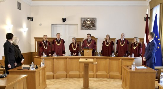 Суд Сатверсме признал конституционной норму, обязующую граждан РФ сдать госязык для получения ВНЖ