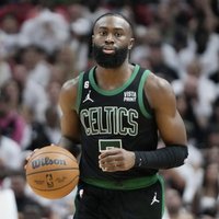 'Celtics' bez Porziņģa oficiāli garantē sev vietu NBA izslēgšanas spēlēs