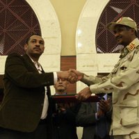 Sudānas hunta paraksta varas pārdales vienošanos ar civilajiem