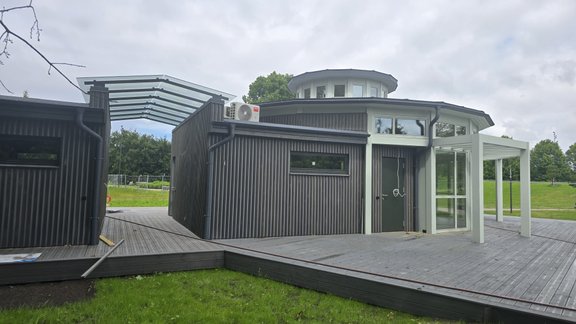 Izsolē meklē nomnieku kafejnīcai Uzvaras parkā; sākumcena – 300 eiro mēnesī