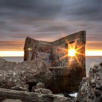 Foto: Aculiecinieks fiksējis burvīgu saulrietu Liepājas ziemeļu fortos