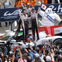 Пилот "Формулы-1" Фернандо Алонсо выиграл гонку на выносливость "24 часа Ле-Мана"