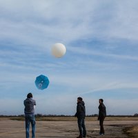 Latvijas meteoroloģiskā zonde nosēdusies kādā zemnieku saimniecībā Lietuvā