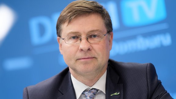 Delfi TV ar Domburu: Zanda Kalniņa-Lukaševica, Valdis Dombrovskis, Arvils Ašeradens   - 5