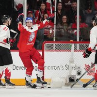 Čehijas U-20 hokejisti pasaules čempionātā negaidīti uzvar Kanādu