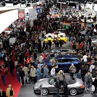 Смотр автоновинок-2012: в Париже открывается автосалон