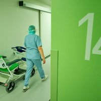 Число пациентов с коронавирусом в латвийских больницах продолжает уменьшаться
