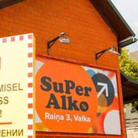 Опасаясь самоизоляции, эстонцы устремились в латвийские магазины алкоголя