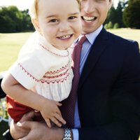 Publiskots īpaši burvīgs mazā britu prinča foto