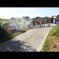 Video: Atsaucīgi beļģu rallija fani izvelk no grāvja Sirmača auto