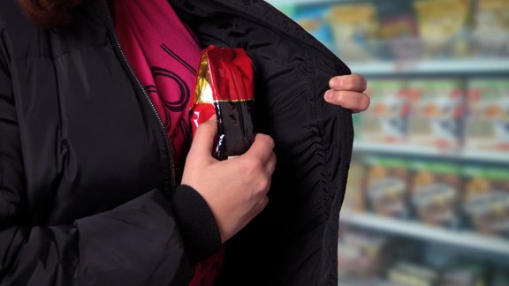 Garnadži uzdarbojas – ceturto gadu pēc kārtas aug sīko zādzību skaits