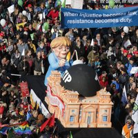 ФОТО: многотысячный протест в Берлине против зоны свободной торговли ЕС-США