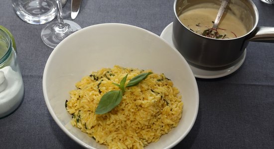 Krēmīgā siera mērce 'Alfredo' ar Orzo pastu