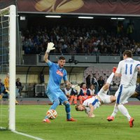 ВИДЕО: Украинский "Днепр" выстоял в Неаполе в первом матче полуфинала Лиги Европы