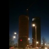 Video: 'Z-torņos' novēro dīvainus gaismas uzplaiksnījumus