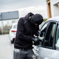 Otrdien Jelgavā apzagtas divas automašīnas
