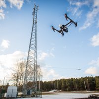 Foto: 'Tele2' Latvijā testē dronus bāzes staciju apsekošanai