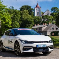 'Latvijas Gada auto' žūrijas atsauksmes par inovatīvo 'Kia EV6' elektromobili