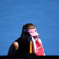 Ostapenko neveiksmīgais sezonas sākums turpinās ar izstāšanos no 'Australian Open'