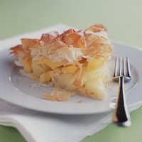 Ābolu un mango tarte filo mīklā