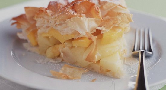 Ābolu un mango tarte filo mīklā