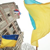 У посольства России в Риге прошел пикет в поддержку Украины; есть задержанные