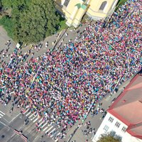 Fotoreportāža: Prokopčuka, Žolnerovičs un vēl vairāk nekā 20 000 skrējēju Tallinas maratonā