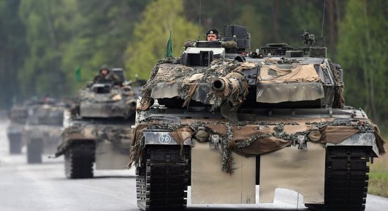 Ukraina zaudējusi piecus 'Leopard 2' tankus; iegādāsies dronus