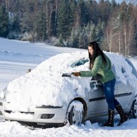 10 lietas, kam ziemā jābūt automašīnā