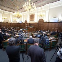 Saeima noraida opozīcijas ieceres mazināt PVN apkurei un atsākt pensiju indeksāciju