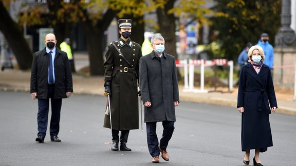 Ungārijas Nacionālās asamblejas priekšsēdētājs noliek ziedus pie Brīvības pieminekļa - 1