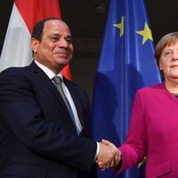 Merkeles biroja darbinieku apsūdz spiegošanā Ēģiptes labā