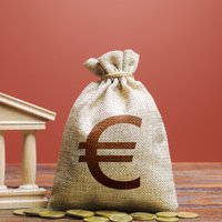 Pār Eiropu savelkas valstu pieaugošo parādu mākoņi