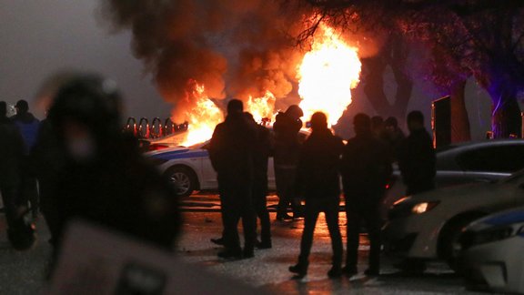 Kazahstāna plaši protesti pret gāzes cenu celšanu