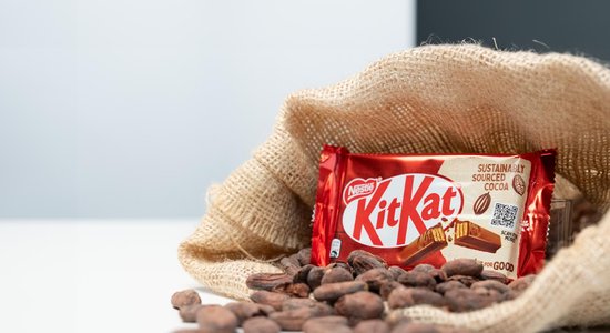 Apgrozībā tiek laista līdz šim ilgtspējīgākā 'KitKat’ šokolāde