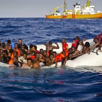 Более 400 мигрантов утонули в Средиземном море