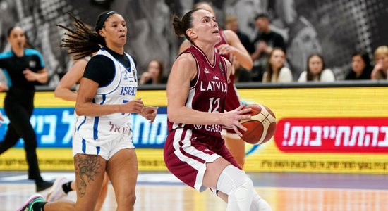 Latvijas basketbolistes pēc nervu kutinošas spēles turpina cīnīties par vietu Eiropas čempionātā