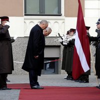 Фоторепортаж: в Латвию прибыл лидер Узбекистана Ислам Каримов
