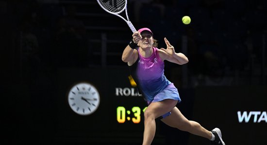 Švjonteka atspēlējas un "WTA Finals" sāk ar uzvaru