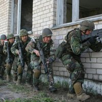 Армия и земессарги отработают подавление беспорядков в Екабпилсе и Валмиере