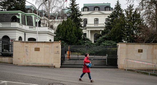 Prāga Krievijas vēstniecību 'novieto' Borisa Ņemcova laukumā