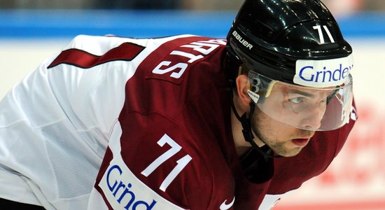 Latvijas hokeja izlasei pievienojas vairāki spēlētāji