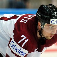Ar Latvijas hokeja izlasi sācis trenēties Roberts Bukarts