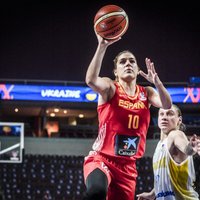 Spānijas basketbolistes kontinenta titula aizstāvēšanu sāk ar graujošu uzvaru